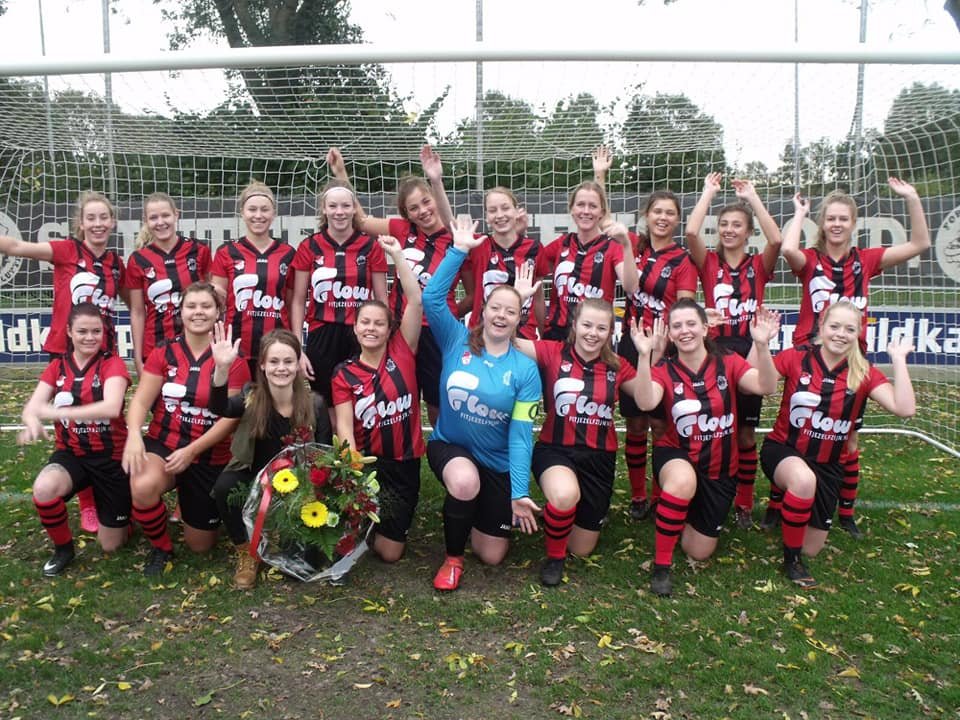 Nieuw tenue voor EMMS/Lutten VR 1 vvemms.nl/2019/11/13/nie…