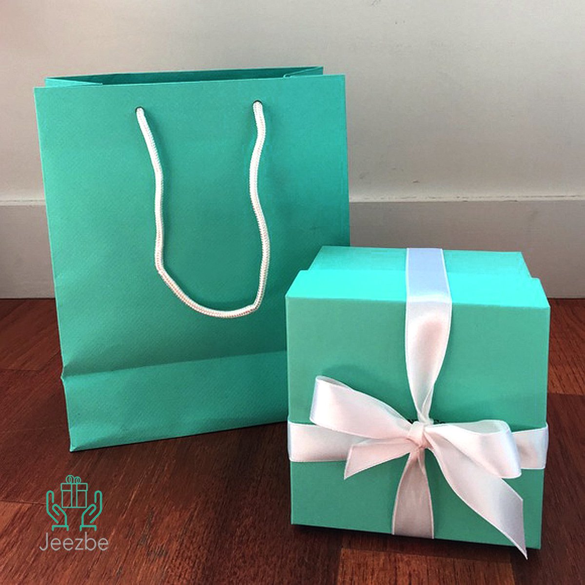 Chaque anniversaire est un cadeau. Chaque jour est un cadeau.
Grace à Jeezbe, offrez vous le cadeau d'anniversaire de vos rêves. Rejoignez la communauté Jeezbe en vous inscrivant sur le site web jeezbe.com. Application mobile disponible dans google play.