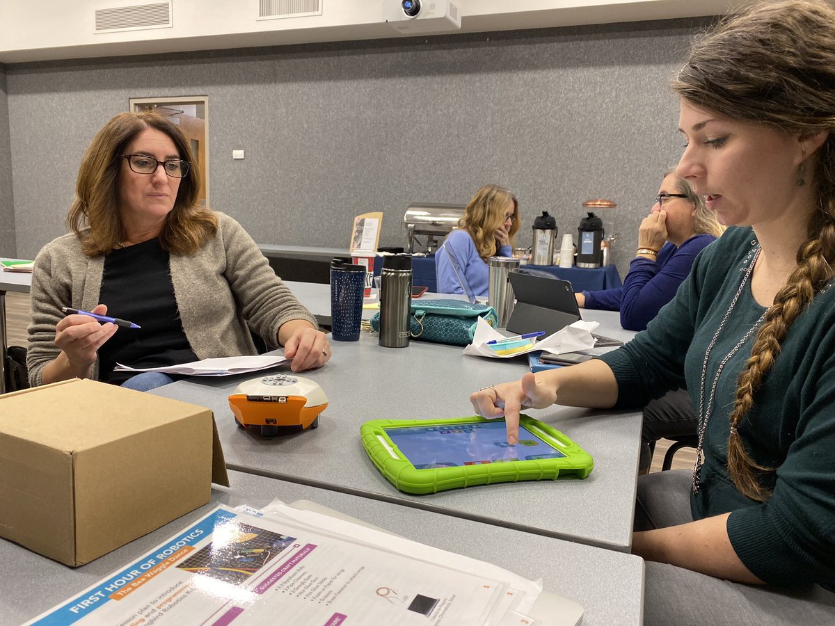 digisalad's tweet photo. Ystrdy @abc_create #learningpathways session joined by @KelseyConnects w/ #finch2 3D printed prototype and so much knowledge and insights shared https://t.co/d4BsvceHou