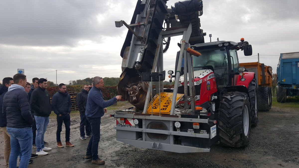 EDT_PdL's tweet photo. Intervention auprès des #CTETA de la #MFR #SèvrEurope de Bressuire : les coûts de revient et stratégies d’investissement. Visite d'#ETA et travaux de groupe : coûts de mécanisation, devis, bon de commande, CGV, facture, financement, barème de l’#APCA @ChambagriFrance, cas concret https://t.co/AD2JKsXBRT