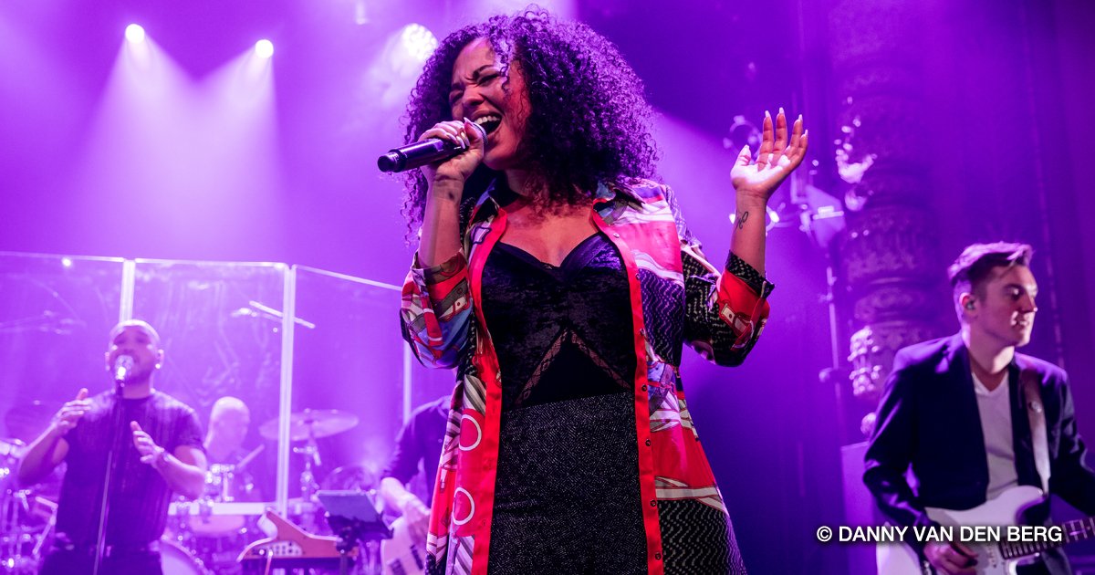 De TOP 2000 Live band met o.a. @Tjindjaraa zorgt met een setlist van herkenbare songs  het ultieme Top 2000-gevoel. 🎶 

Welk nummer mag zeker niet ontbreken op hun setlist?

Horen of jouw favoriet er tussen staat? Doe dan mee met onze winactie: 1erang.nl/producties/top…