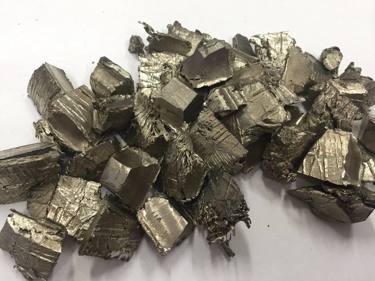 SBattenResearch's tweet image. A tour of the periodic table: s-block (magnesium), p-block (sulphur), d-block (silver) and f-block (ytterbium). #RealTimeElements #RealTimeChem #IYPT2019