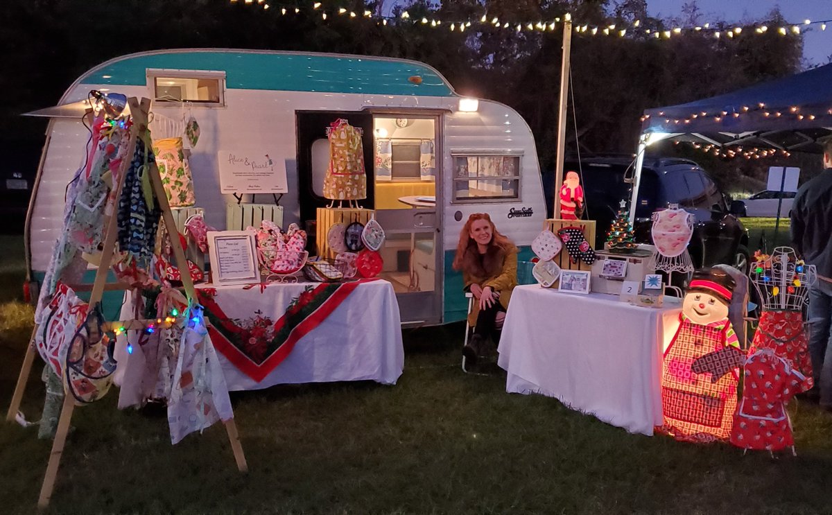 The votes are in and the winner of our "Most Lit Booth" Contest goes to Alice and Pearl! Congratulations to Becky on having the favorite booth among festival goers at Make Savannah Fall Festival. 
#wemakesavannah #create #makesavannah #savannah #GA