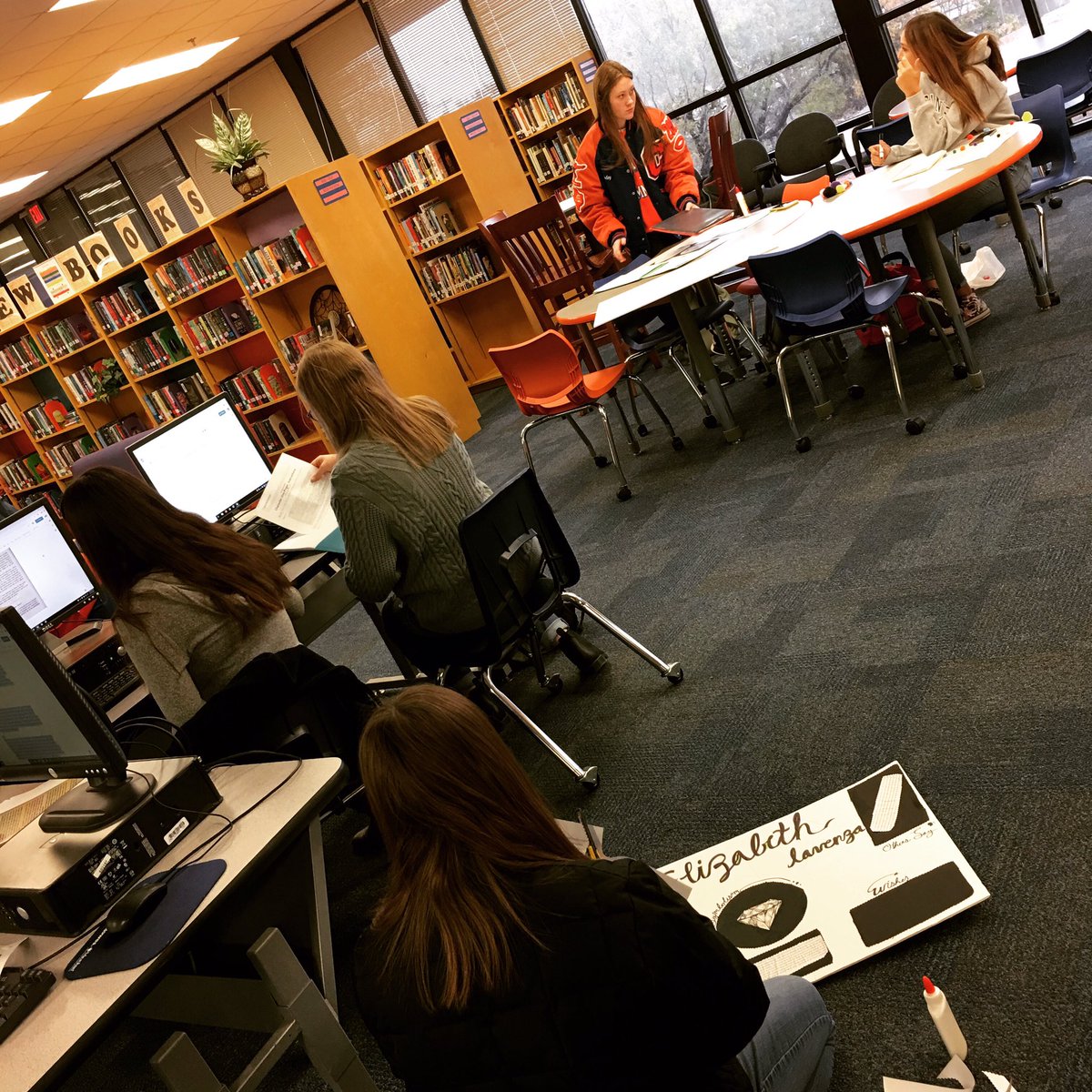 centralbobcatl1's tweet image. It’s hopping in the library this morning- projects are due!  #PBL #librariesforlearning @SanAngeloISD @CentralCan