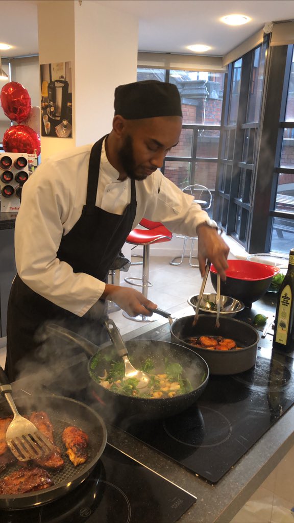 #Cheflife 👨🏾‍🍳 <a href="/TefalUK/">Tefal UK</a> 🔪 🥘 🥔 🍗  #tefalingenio #tefaljamieoliver #foodie #tefal