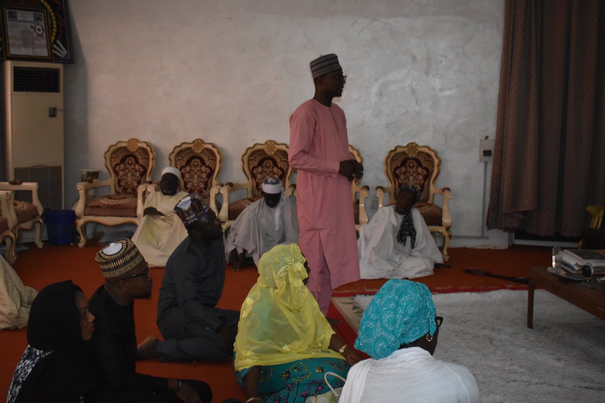 Connected_dev's tweet photo. @RTI_Intl @HamzyCODE @4lowthemoney @WaterAidNigeria @FordFoundation @WaterNGR @macfound @OSIWA1 @WaterAidUK @SDGaction @nighealthwatch @RTI_INTL_DEV @USAIDNigeria PHOTO NEWS:
CODERs meet with the Emir of Minna, Niger, Hon. Umaru Bahago.
He signed the #ImproveWASH pledge card & committed to support open government policies that allow citizens to access details about WASH policies in their State. #EWASH #UrbanWASH #InclusiveGovernance https://t.co/2FrUIBhx6y