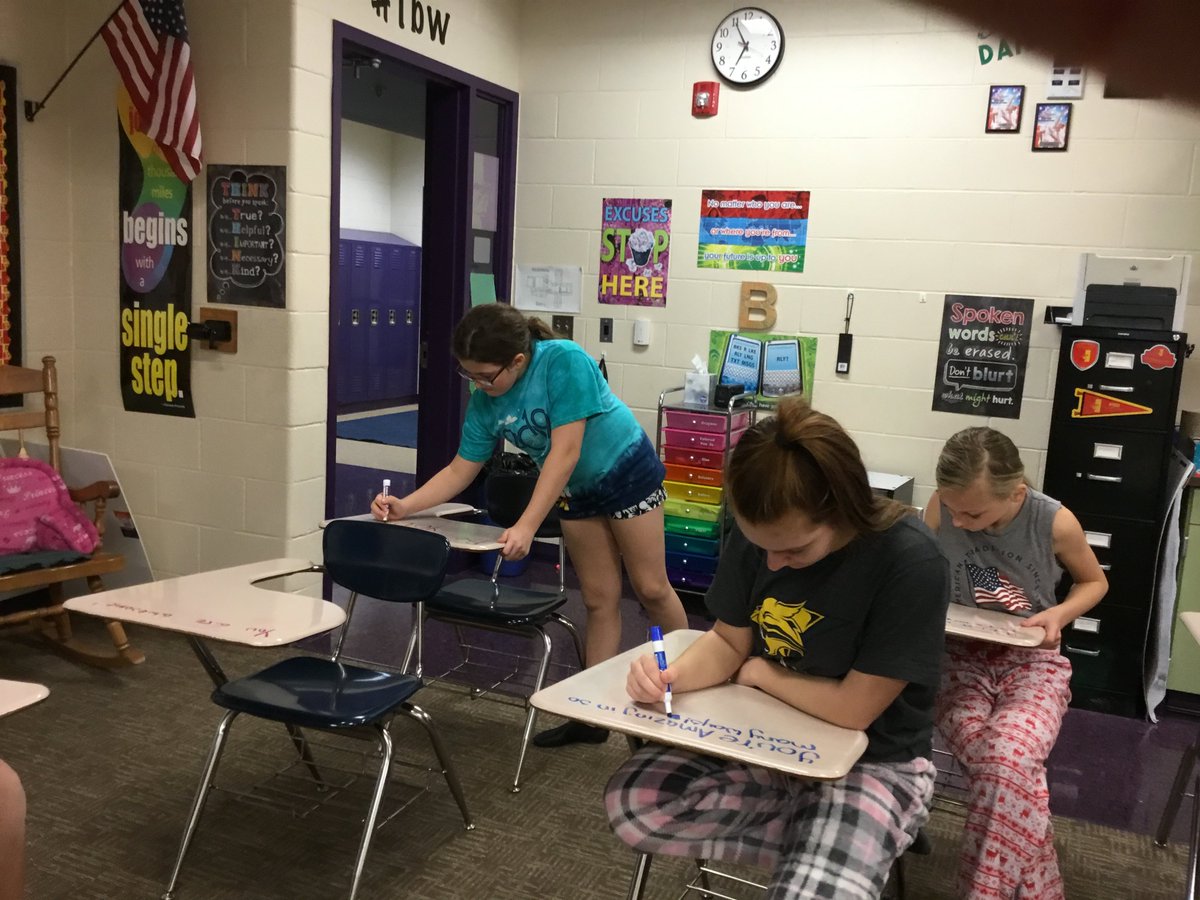 AmyGarver1's tweet photo. BLMS Emerald Dancers spreading "kindness" on this World Kindness Day!  #kindnessmatters #tbw https://t.co/AQJs9anmVU