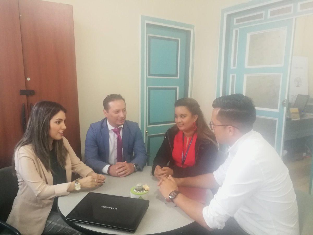 JennyOrellanaT's tweet photo. Articulamos acciones con @DanielRM85 zonal de @DeporteEc para fomentar la cultura deportiva en los jóvenes !! 
@mariapaularomo @MinGobiernoEc https://t.co/Gb6YdILIp3