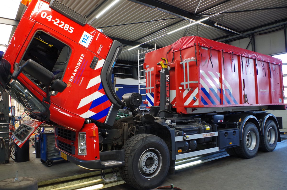 AutoCombi's tweet image. WERKPLAATS l Ook het grotere werk in onze werkplaats 🚒🚛 #trucks #trailers