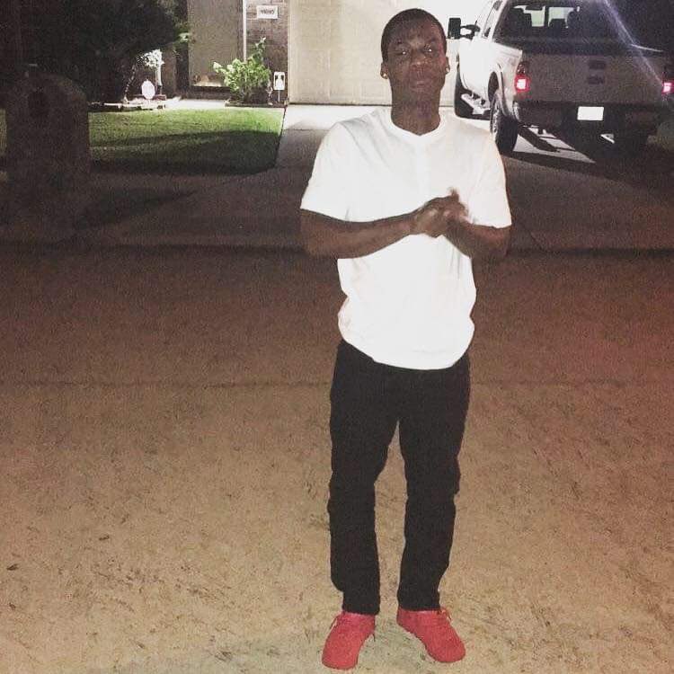 tharealduddy's tweet image. Took a min but here they are he not the type to flick up everywhere so these all i really have, thank yall so much fr