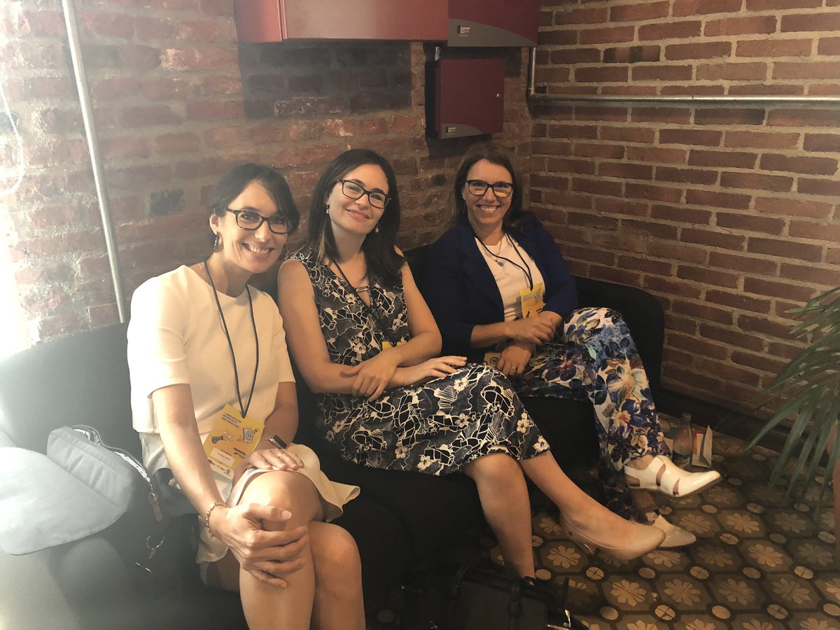 Llego el día de la #cumbreuy2019 ! Gran convocatoria , feliz de encontrarme con tantos colegas queridos . #comunicacioninterna