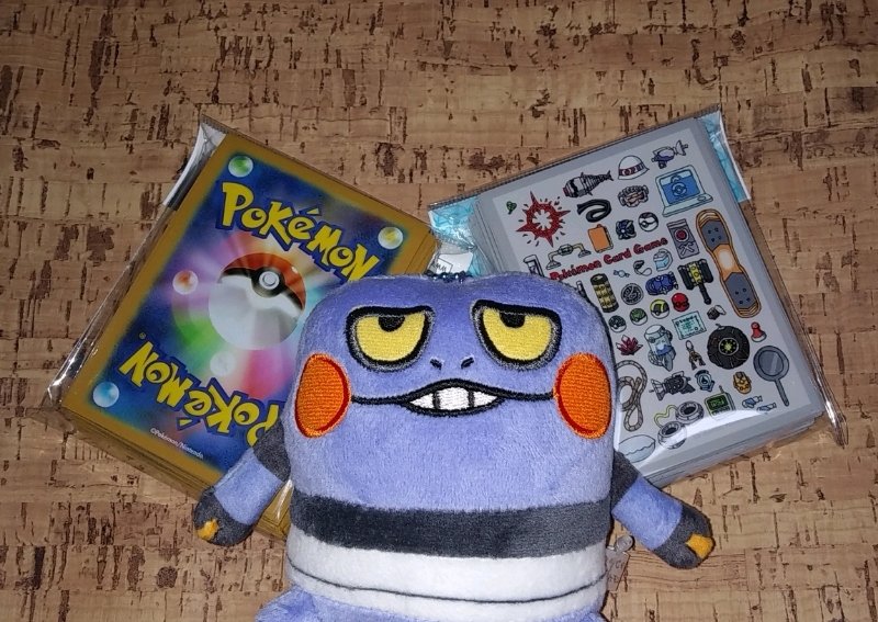 松島リュウ ポケカやろうぜ っ 連載中 単行本発売中 V Twitter 欲しかったグッズをいろいろゲットしてきました このデッキシールド めちゃ欲しかったやつ 特にグッズのほうは 漫画でも何度も描いたりしていてそれぞれのグッズに思い入れがありまくりです
