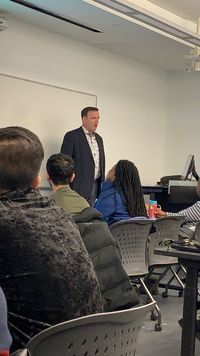 notsopaaras's tweet photo. Super cold weather n still making it to college. 😅

Week 10 Marketing class with @roncaughlin . https://t.co/sPf5t0frZ3