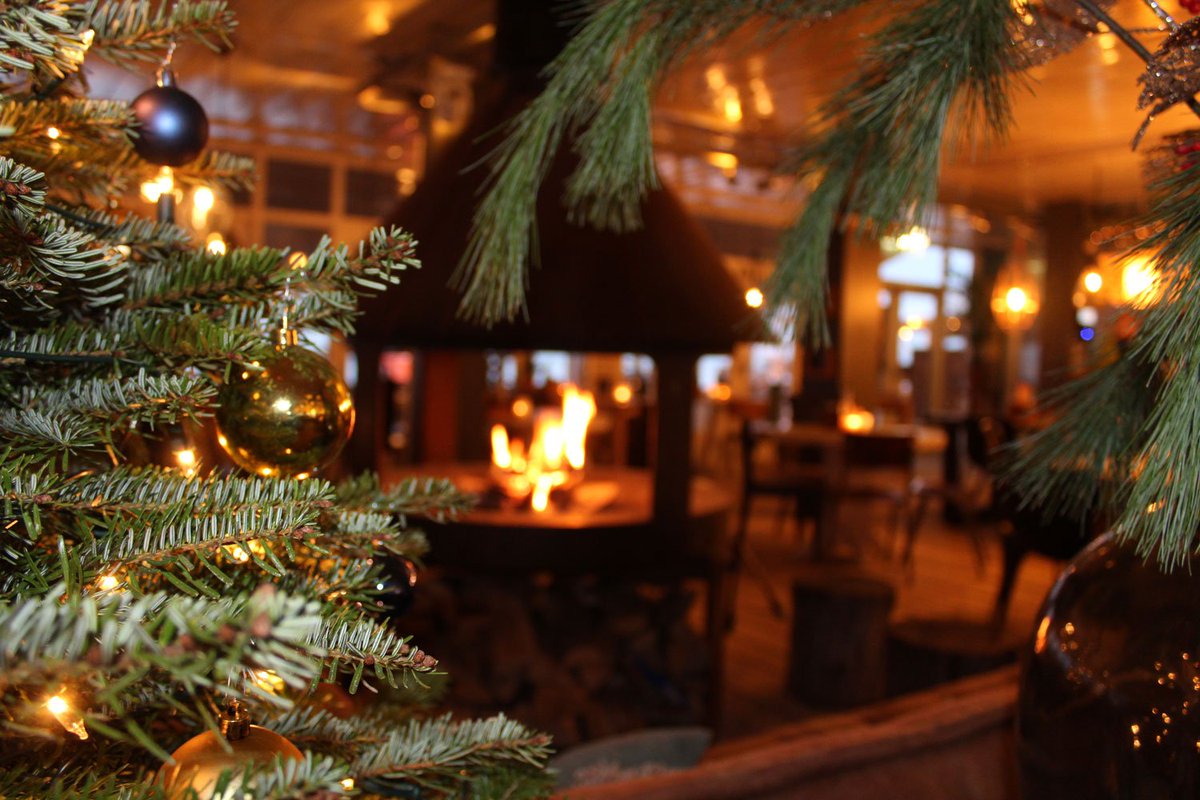 'The Most wonderful Time of the Year'. Vier #Kerstmis met familie en vrienden aan #zee! Reserveer nu jouw tafel voor de heerlijke #Kerstbrunch, #Kerstlunch of #Kerstdiner bij Deining op het strand van #Castricum: deining.nl/kerst/