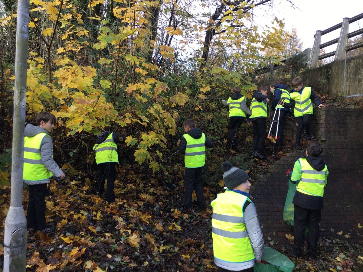 Lawthorn_PS's tweet photo. Huge congratulations to our P7a class for their effort this morning clearing up litter in the local community. Many thanks to the parent helpers who supported us and #irvinecleanupcrew for the litter pickers, bags and hi-vis jackets to make this possible. Over 16 bags collected! https://t.co/wCiMfJqd8e