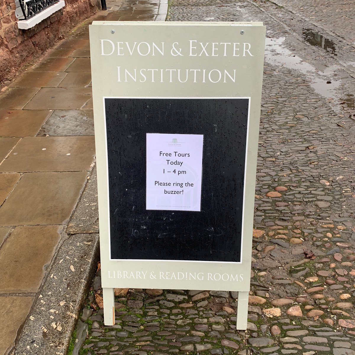 Mr_John_Harvey_'s tweet photo. Just spotted that @devon_ex_inst are offering free tours of their wonderful #CathedralClose building today... If you’re In #Exeter at the mo it’s well worth checking out... #HiddenGem #LoveExeter https://t.co/Jk5zEVKPqP
