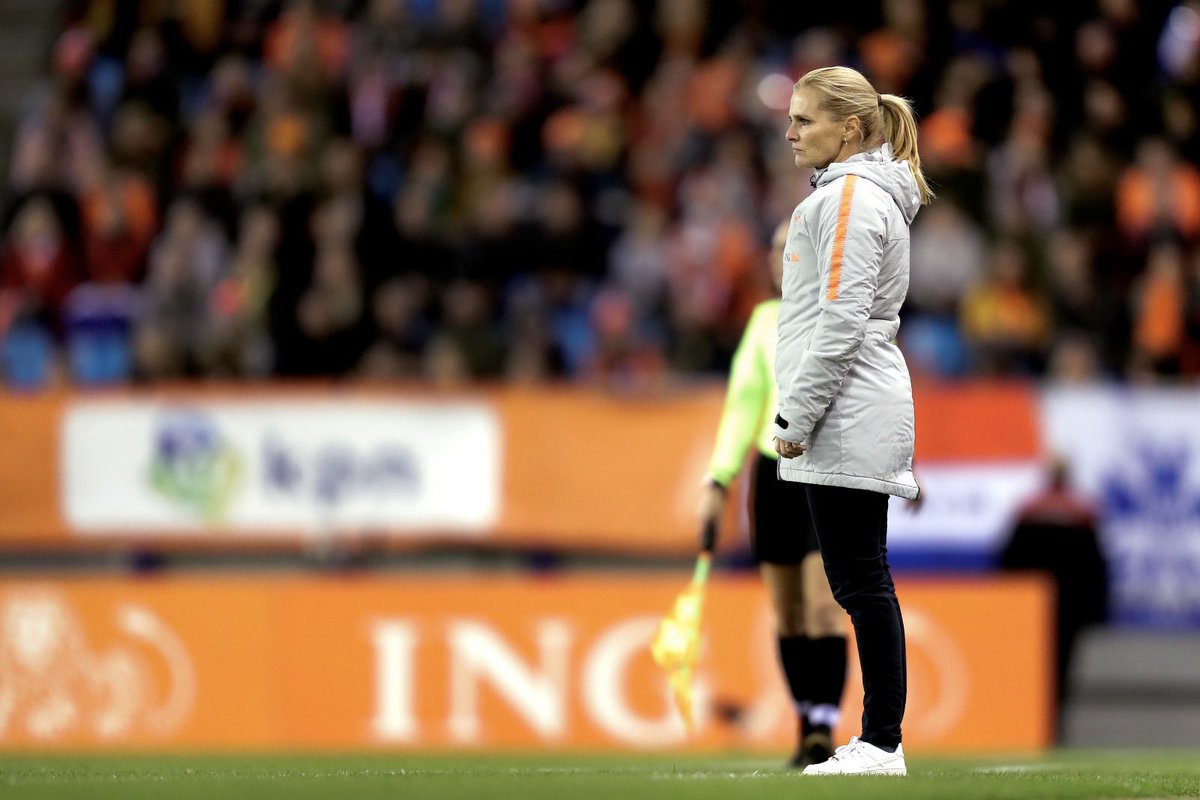 Het bijzondere voetbaljaar van 2019 afsluiten met winst in een bomvol stadion vol enthousiaste supporters, wat een feest. De massale steun van alle fans blijft bijzonder en maakt me trots. Dank daarvoor! Weer zes belangrijke punten en stappen gezet met het team. Op naar 2020!