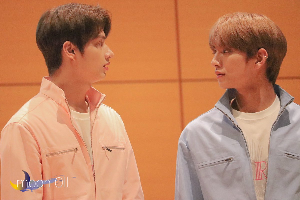 moon_Oll's tweet photo. 191105 東京サイン会 TOKYO

#버논 #バーノン #민규 #ミンギュ 
#존 #ジュン #조슈아 #ジョシュア #세븐틴 https://t.co/U0rj6EcLFX