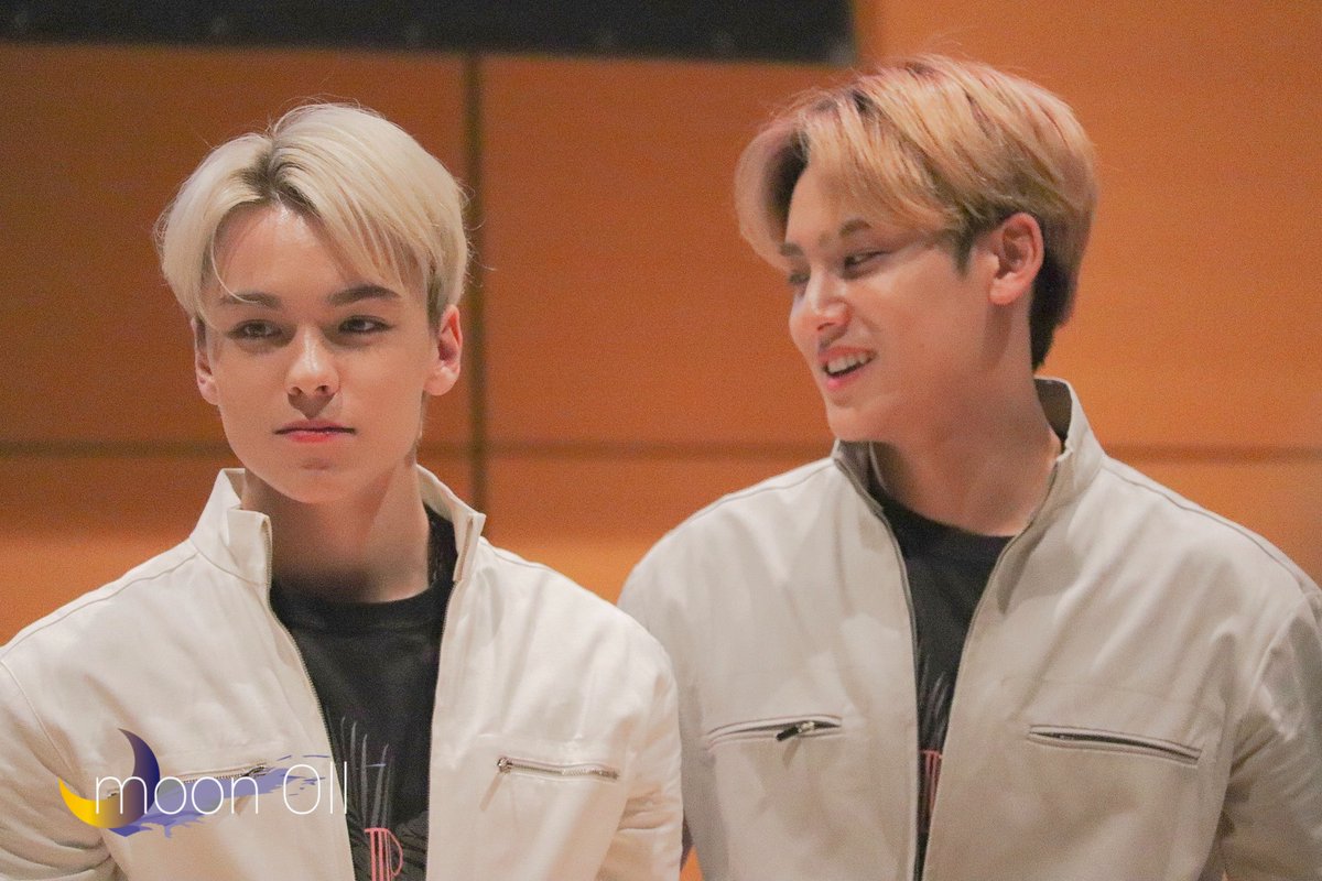 moon_Oll's tweet photo. 191105 東京サイン会 TOKYO

#버논 #バーノン #민규 #ミンギュ 
#존 #ジュン #조슈아 #ジョシュア #세븐틴 https://t.co/U0rj6EcLFX