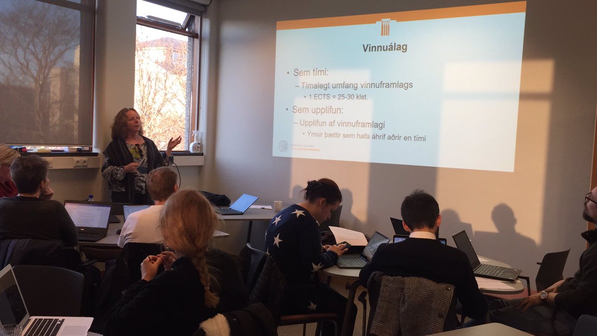 Háskólakennarar í háskólakennslufræði velta fyrir sér vinnuálagi í námskeiðum <a href="/Kemst_HI/">Kennslumiðstöð HÍ</a> <a href="/Haskoli_Islands/">Háskóli Íslands</a>