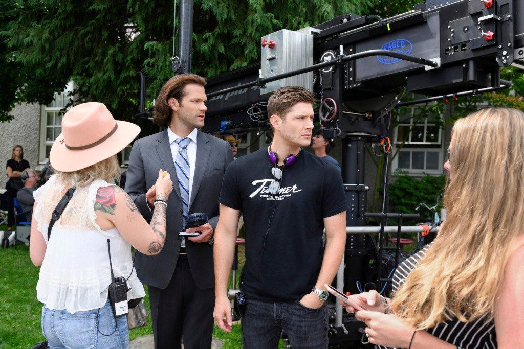ICYMI: @JensenAckles talks about directing last week's episode - all the details in this week's #Supernatural Weekly World News! #swwn #actionackles https://thewinchesterfamilybusiness.com/articles/article-archives/general/21808-supernatural-weekly-world-news-november-9-2019 …