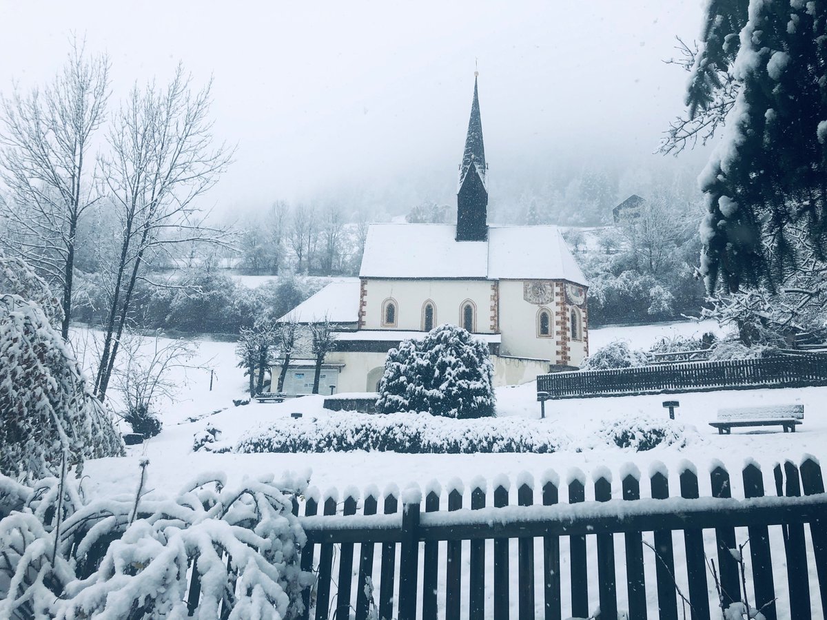 ❄️☃️ HELLO WINTER ☃️❄️ Es schneit bereits seit den Morgenstunden und #BadKleinkirchheim hat sich in ein zauberhaftes Winter-Wonderland verwandelt 😍