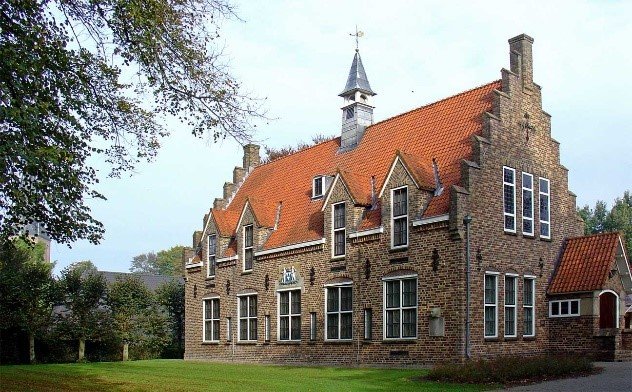 Gaat u mee? Donderdag 21 november organiseert Herbestemming Noord een bustour langs Drentse gemeentehuizen in verschillende fases van herbestemming. Een kijkje bij praktijkcases en bijbehorende uitdagingen. Aanmelden: info@herbestemmingnoord.nl Meer info: herbestemmingnoord.nl/agenda/busposi…