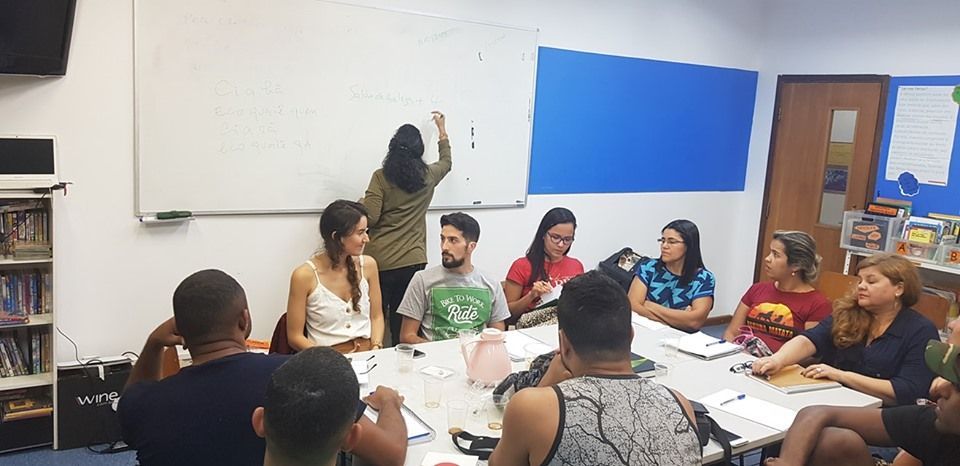 _Airfox's tweet photo. "How will you get your business to where you want it to go?"
The students in the Novos Lideres class worked to answer this question in a recent workshop. #businesslessons #novoslideres #entrepreneurs https://t.co/kxJEI6rXQa