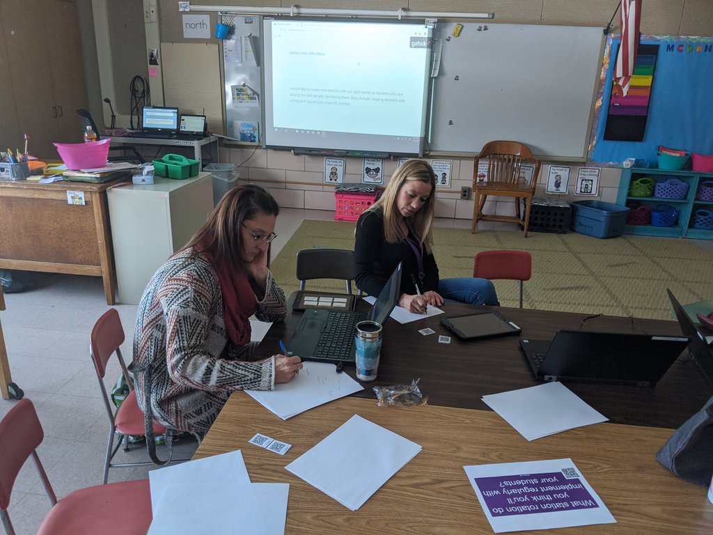 ekoval9's tweet image. @norwichcsd #Kindergarten TS learning how they can use in-class flipped stations with their ss. #PLIC #BTEdTech #differentiation #FlippedClassroom