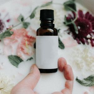 veraciswellness's tweet photo. Make &amp; take your own roll on, spritz &amp; diffuser blend. Meditation,  basics  &amp; spiritual dimension of essential oils.  #aromatherapy #essentialoils #spirituality #meditation   #holidayscents #essence #create #portmoody #beginwithin #spiritfirst  - https://t.co/y67xxYmFn8 https://t.co/M4f9V7EXC0