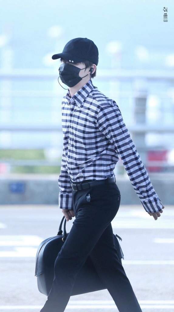 LilBitofTae's tweet photo. Thread of the Day: let’s get hump day going with another #thirstweek thread! Today, we appreciate the YoonBooty!! #TOTD #BTS #Yoongi #Suga https://t.co/P87oRO08NQ
