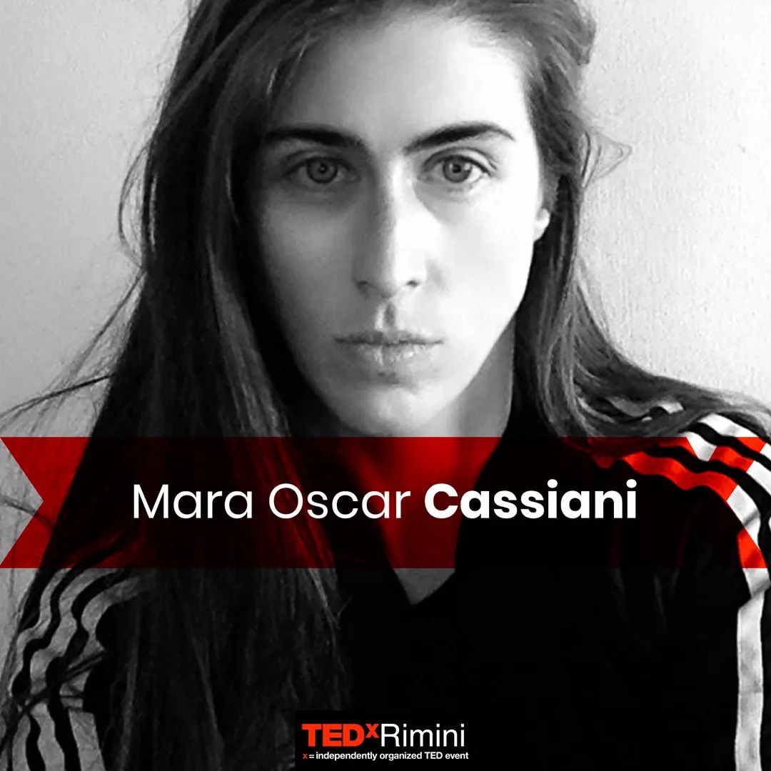 Sul palco del Teatro Degli Atti per il secondo #TedXRimini, il prossimo 16 Novembre ci sarà anche Mara Oscar Cassiani! 
E' una artista poliedrica e multi-linguaggio, attiva nell’arte visiva digitale, ma anche nella performance e nella coreograﬁa.