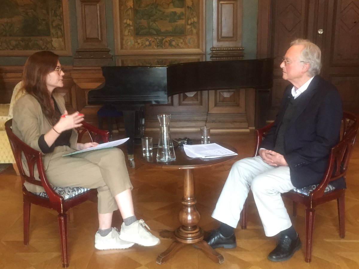 EvolvabilityCAS's tweet image. Today we enjoyed both an interview and a journal club discussion with @RichardDawkins on the historical aspects of #evolvability at @CASOslo.