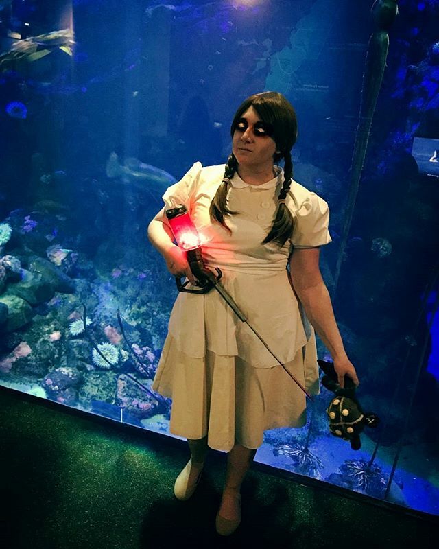 Legs_MCcoy's tweet photo. All good things on this Earth flow into the City
📷: @misselisaface .
.
.
#bioshock #eleanorlamb #littlesister #bioshock2 #bigdaddy rapture #bioshockcosplay #littlesistercosplay #eleanorlambcosplay #videogamecosplay #2kgames #ghoststorygames #irration… https://t.co/Scv76b1wjQ https://t.co/3MDx93vkuD