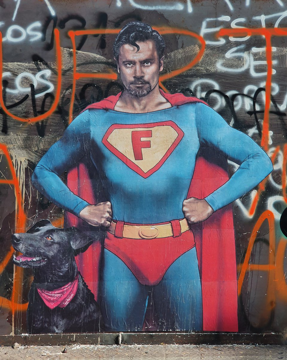 Paste up - Edificio Telefónica #felipecamiroaga #matapacos