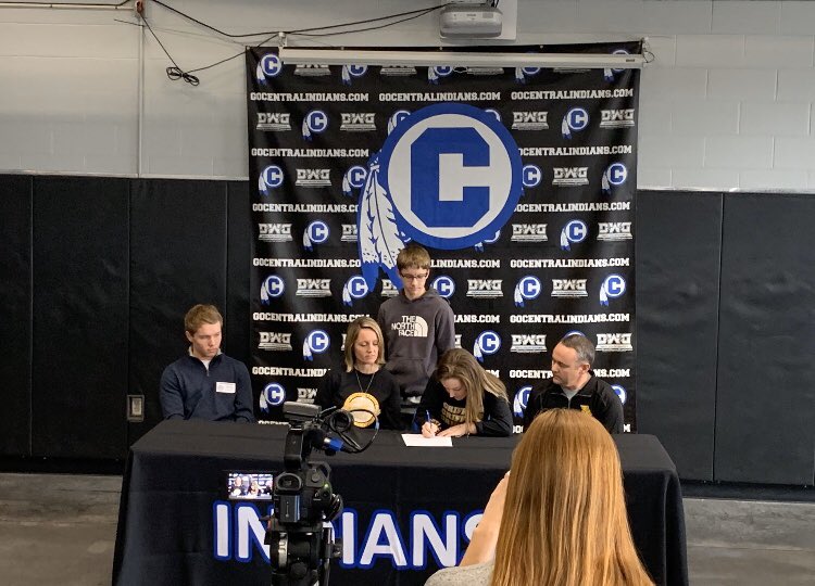 It’s official!! 💛🏐 #GriffUp <a href="/MWSUvolleyball/">Missouri Western Volleyball</a>