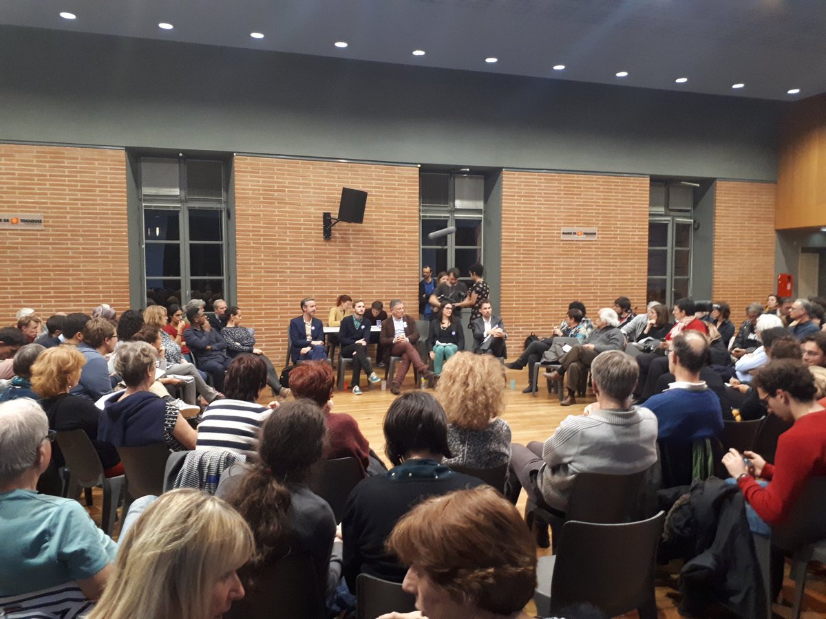 archipelTM's tweet photo. Une brillante équipe de 5 candidat.e.s à la tête de la liste #archipelcitoyen ! 
Présentation et questions du public tirées du 🎩
#Municipales2020 #Toulouse https://t.co/J4R0KqYgC7