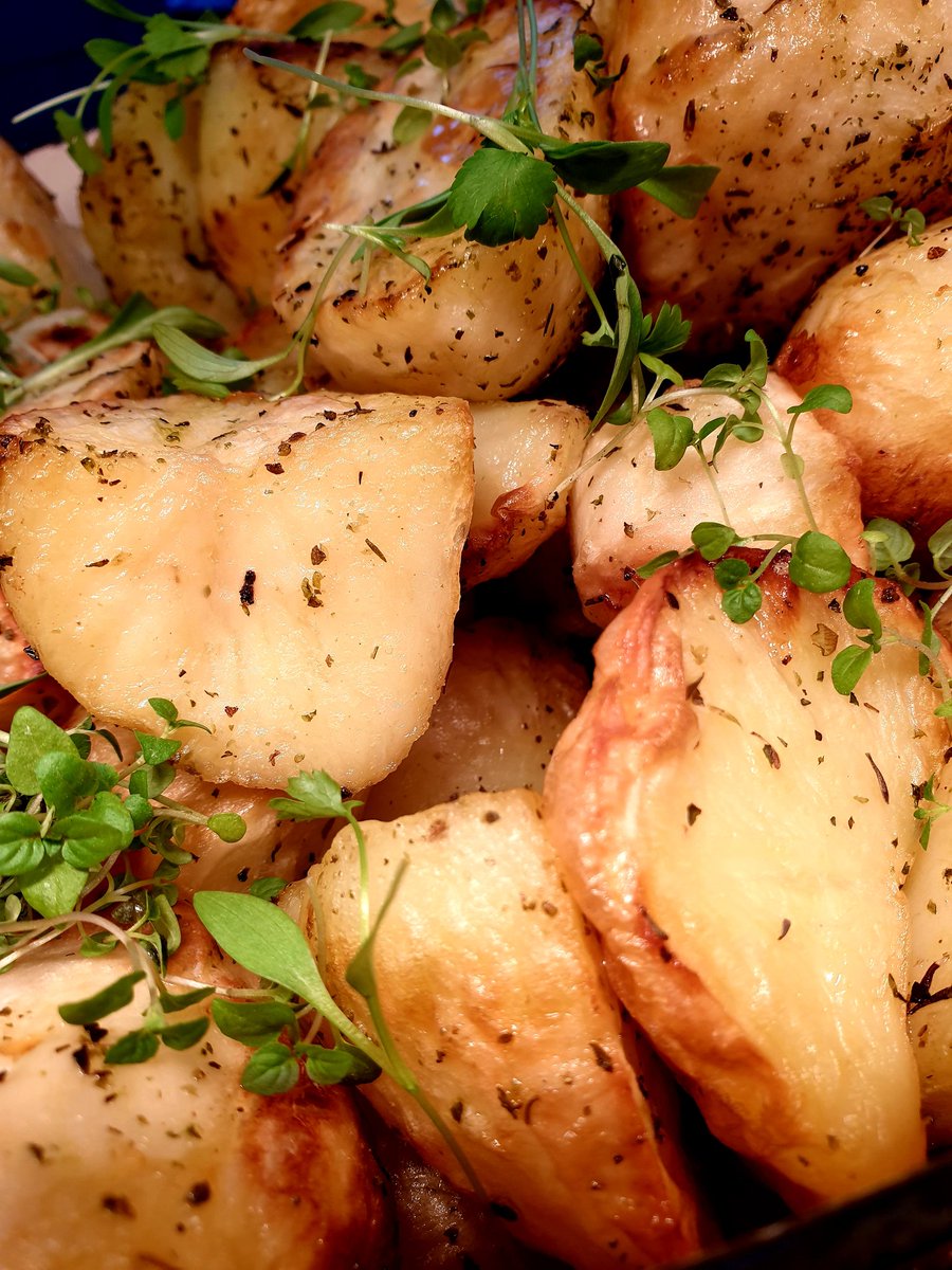 CeejCj's tweet photo. Lovely roast today at @QueenMarysSch @OliCullers @chefbenji64 @Rachael48432853 @HolroydHowe @mossluke https://t.co/Tv6daN2Ngc