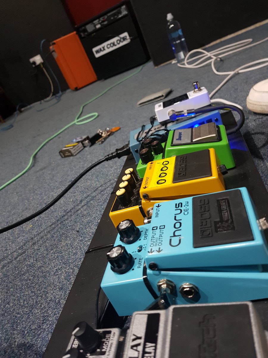 h0t_w4x's tweet image. 🥁🎸🎛