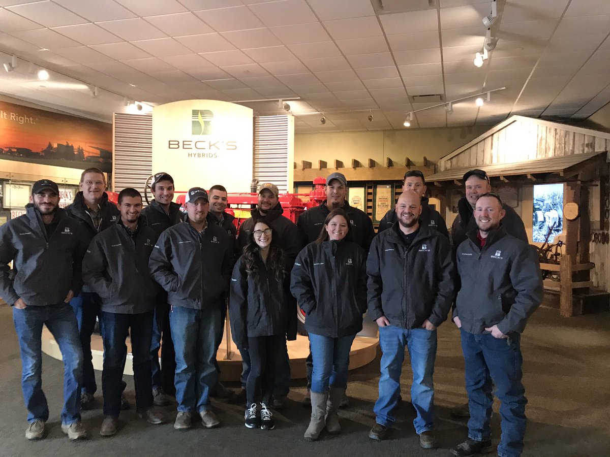 BecksHybrids's tweet photo. It's PFR Proofing day which means it's all hands on deck. 🤗 We've got some big time changes coming to the #PFRBook this year that we canNOT wait for you all to see! 

#BecksPFR #BecksAgronomy #teamworkmakesthebookwork https://t.co/J8bpt8dIDt