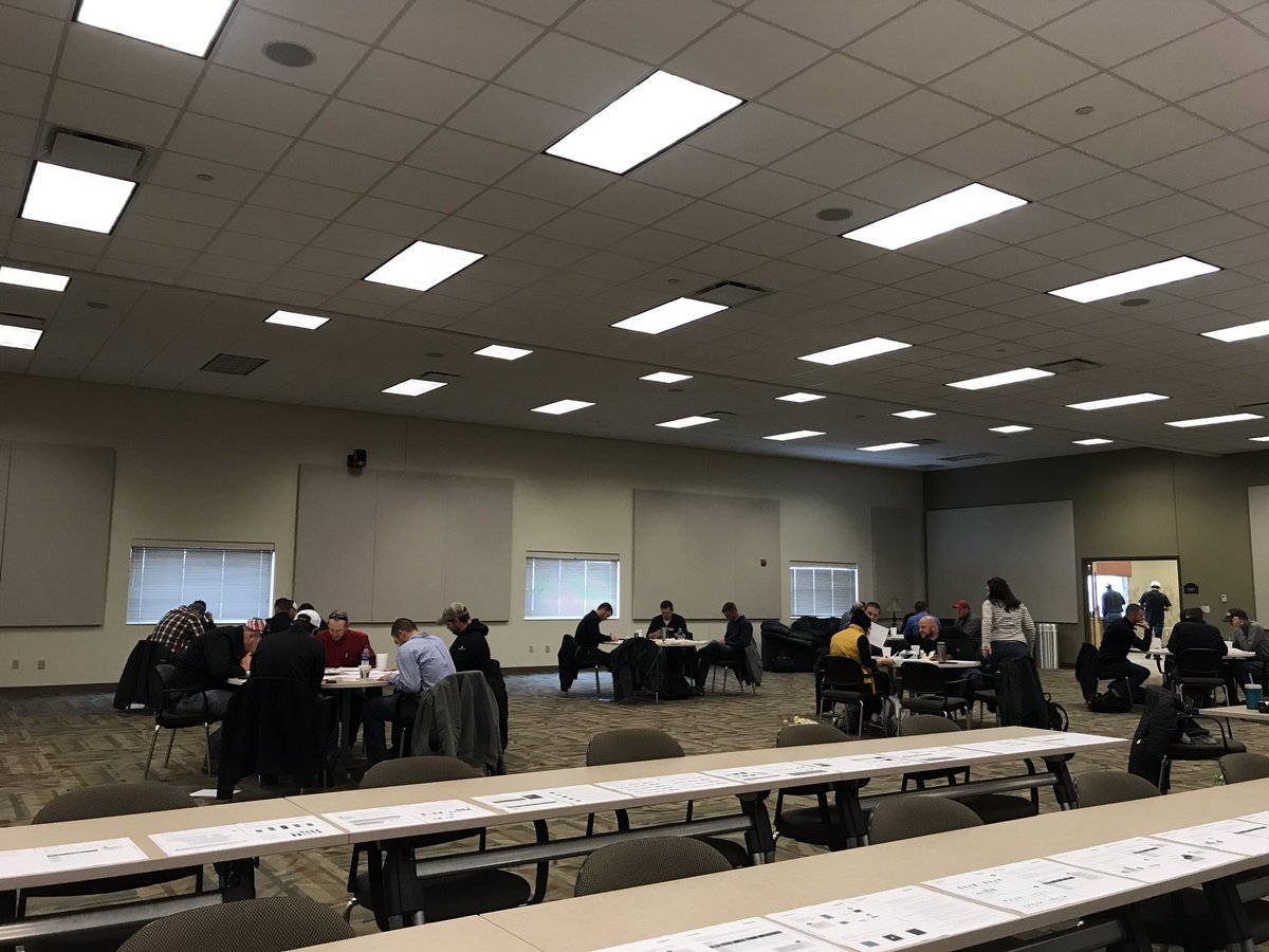 BecksHybrids's tweet photo. It's PFR Proofing day which means it's all hands on deck. 🤗 We've got some big time changes coming to the #PFRBook this year that we canNOT wait for you all to see! 

#BecksPFR #BecksAgronomy #teamworkmakesthebookwork https://t.co/J8bpt8dIDt