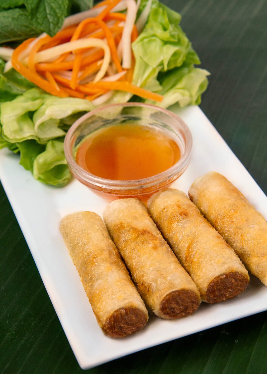 Warm and crispy chicken fried spring rolls 🤤 #indochinenyc