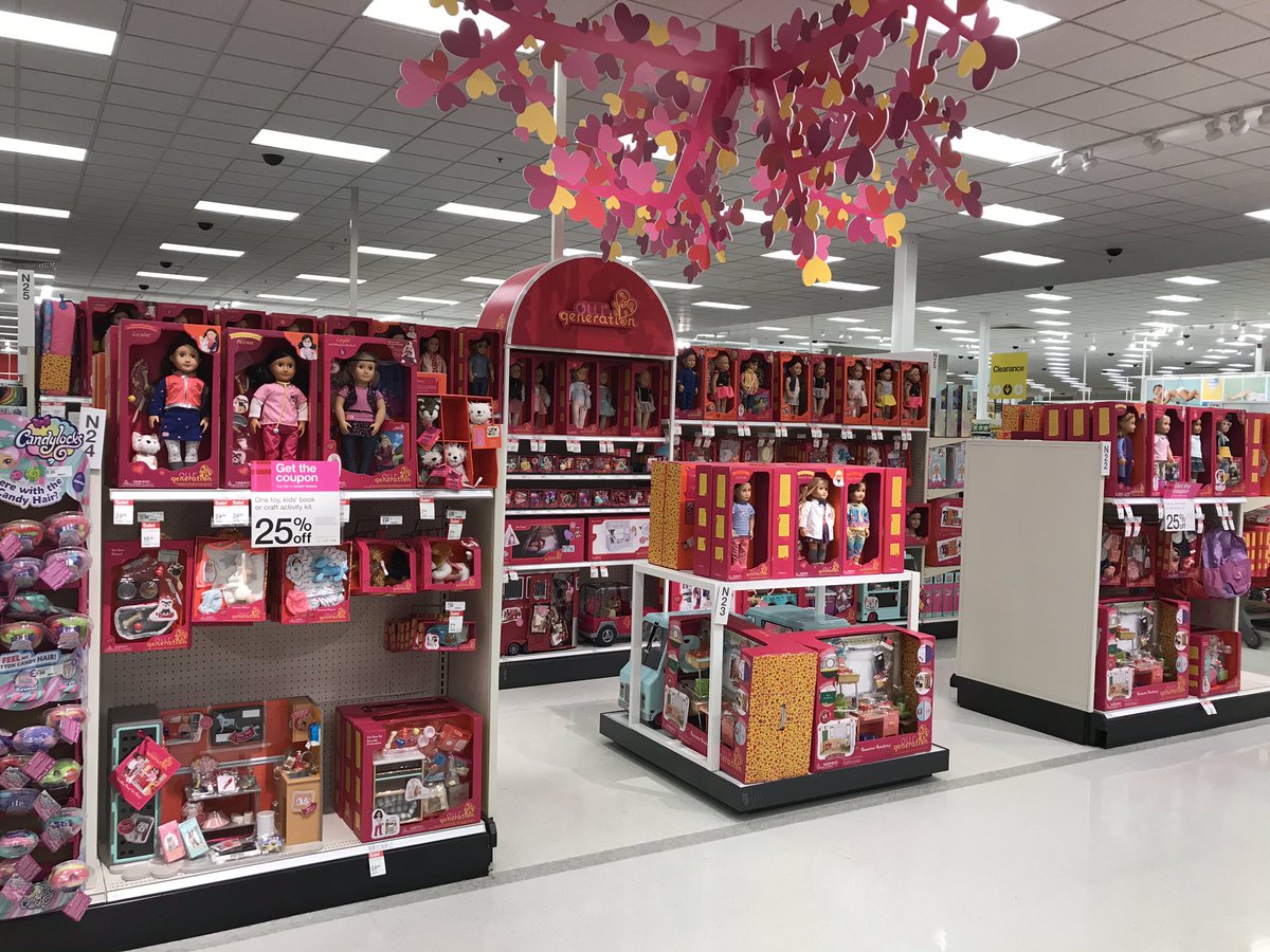 kurtgriebel's tweet photo. The excitement of the season is upon us! It is so nice to be back in the saddle here at T1768! 🎯🎄 ☃️ ❄️ This team makes it happen #alldaylong @Le_Hulett @JaMayaAustin_ @Alicia_Michel21 @TargetTess @Meredith_target @lynchds1 @Kaitlin_Schager https://t.co/UV91brAC21