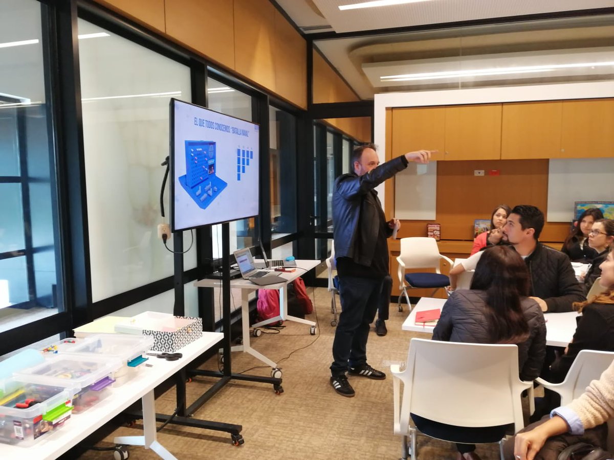 ObservatorioTIE's tweet photo. Dinámicas, recompensas, tipos de juegos de mesa. Hoy Giovanni Delgado de Devir Colombia y Carlos Monsalve, nos enseñan las diferencias en el taller de Introducción al diseño de juegos de mesa. https://t.co/4OBeHkJLIl