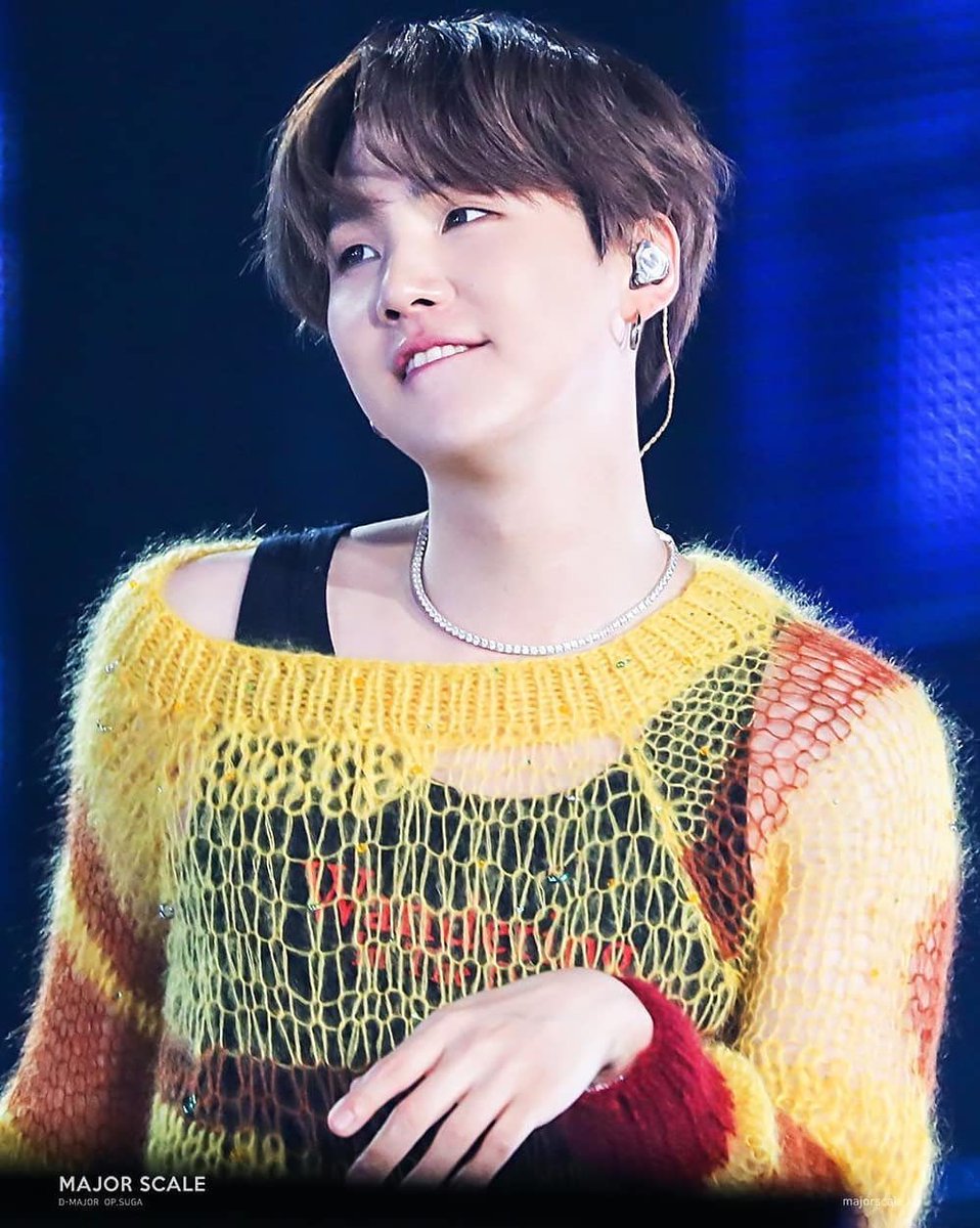 love this outfit of suga😘
Kinda obsessed🥰
Ek to tu cute or opper se tera suit😵
#cutesuga #MinYoongi #SpeakYourselfTheFinal_D2