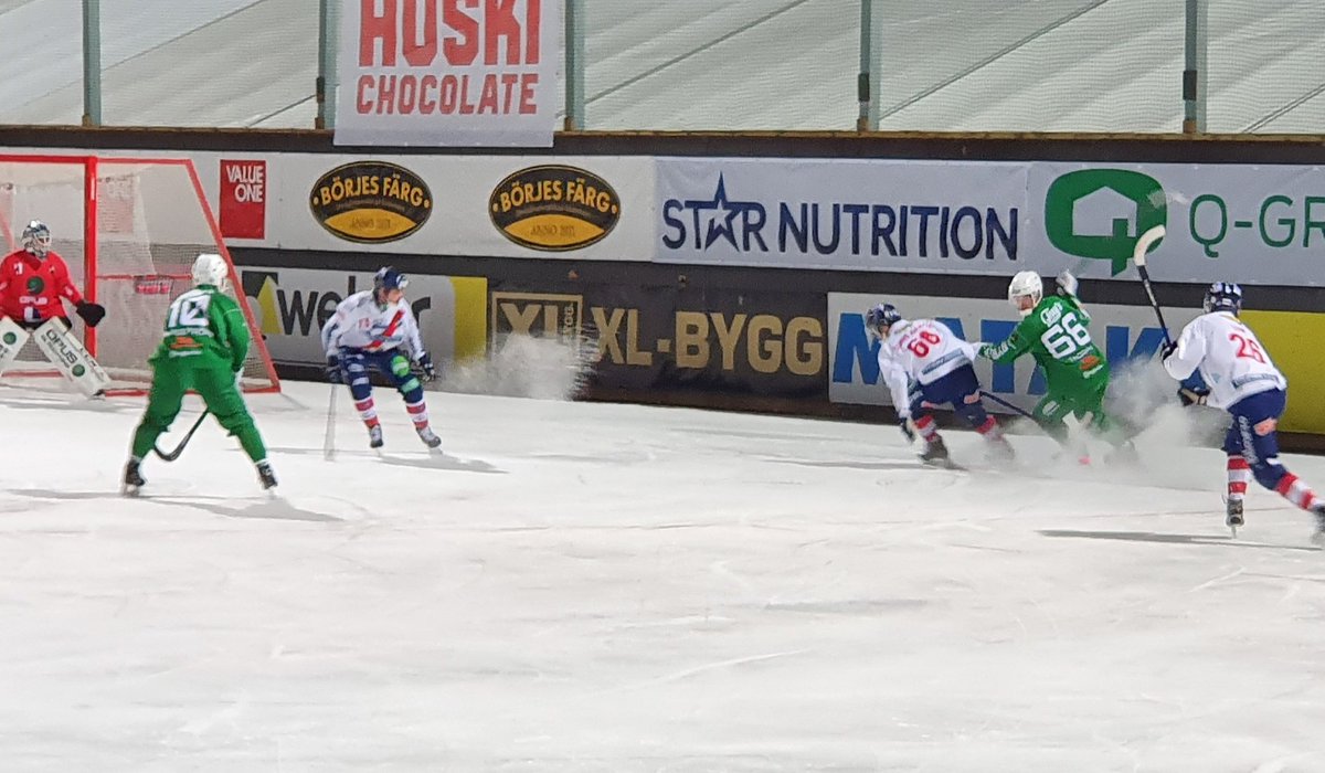 hammarbybandy's tweet photo. Vi försöker steppa upp med vårt Twitterkonto. Liverapportering, spelarintervjuer, videoklipp, bilder. Vi är ganska nära 2 800 följare och bara liiite längre från 3 000. Kan ni hjälpa Hammarby Bandy att nå fler? Sprid detta och uppmana polarna att följa! https://t.co/3enPZ2UoCo