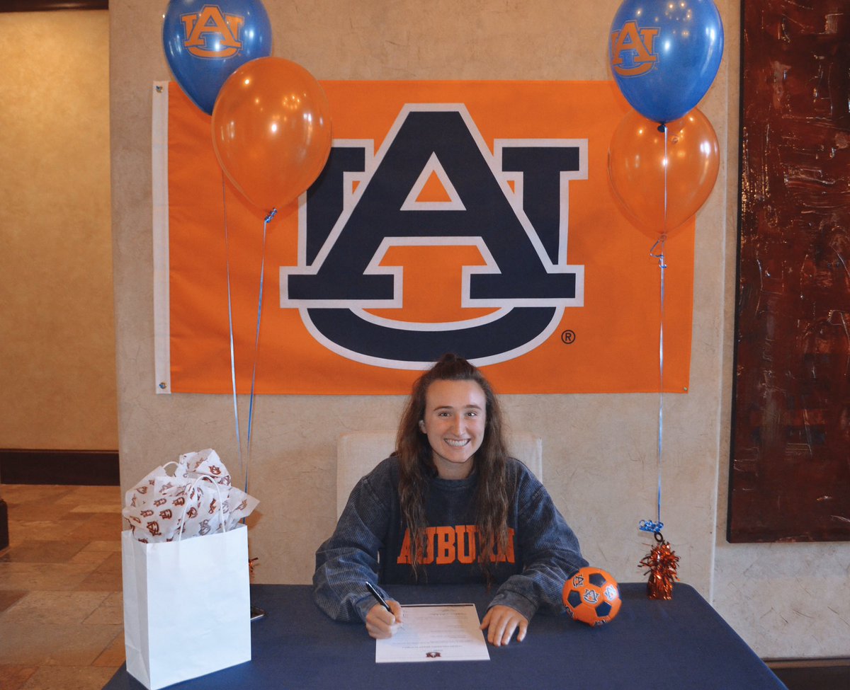 maddybondon2's tweet photo. @AuburnSoccer It’s Official!! Can’t wait for the next four years! Let’s do this thing 🧡💙🦅 #WDE #NSD19 https://t.co/CGJ8zZMgh8