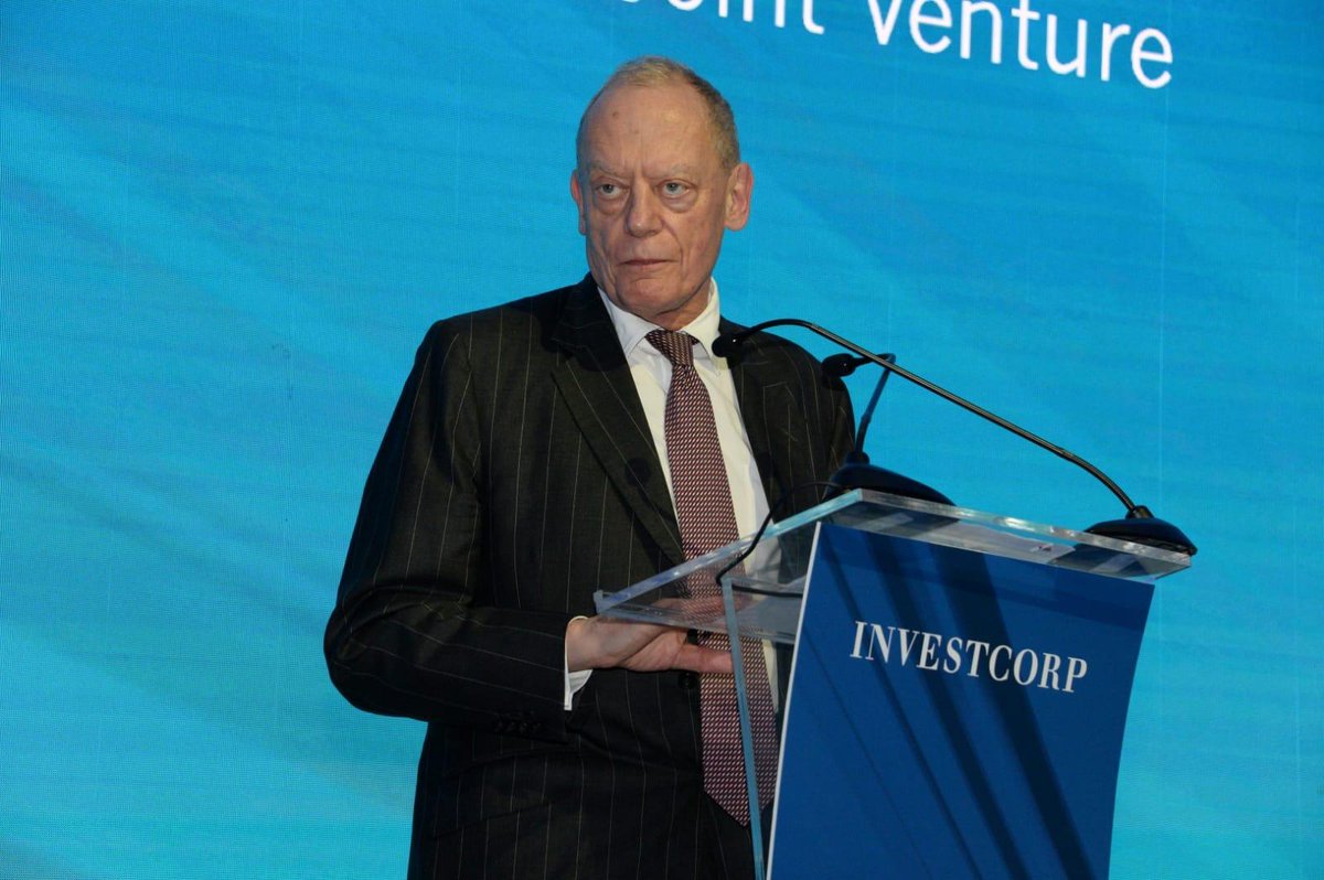 Investcorp's tweet photo. Keynote speaker Sir Gerry Grimstone, Chair of #Investcorp #Infrastructure JV with @ASInvestments outlines steps to navigate the global geopolitical shifts. “As businesses, all we can try and do is be prepared for these new political realities.” #IIC2019 https://t.co/snq6jWhOgX