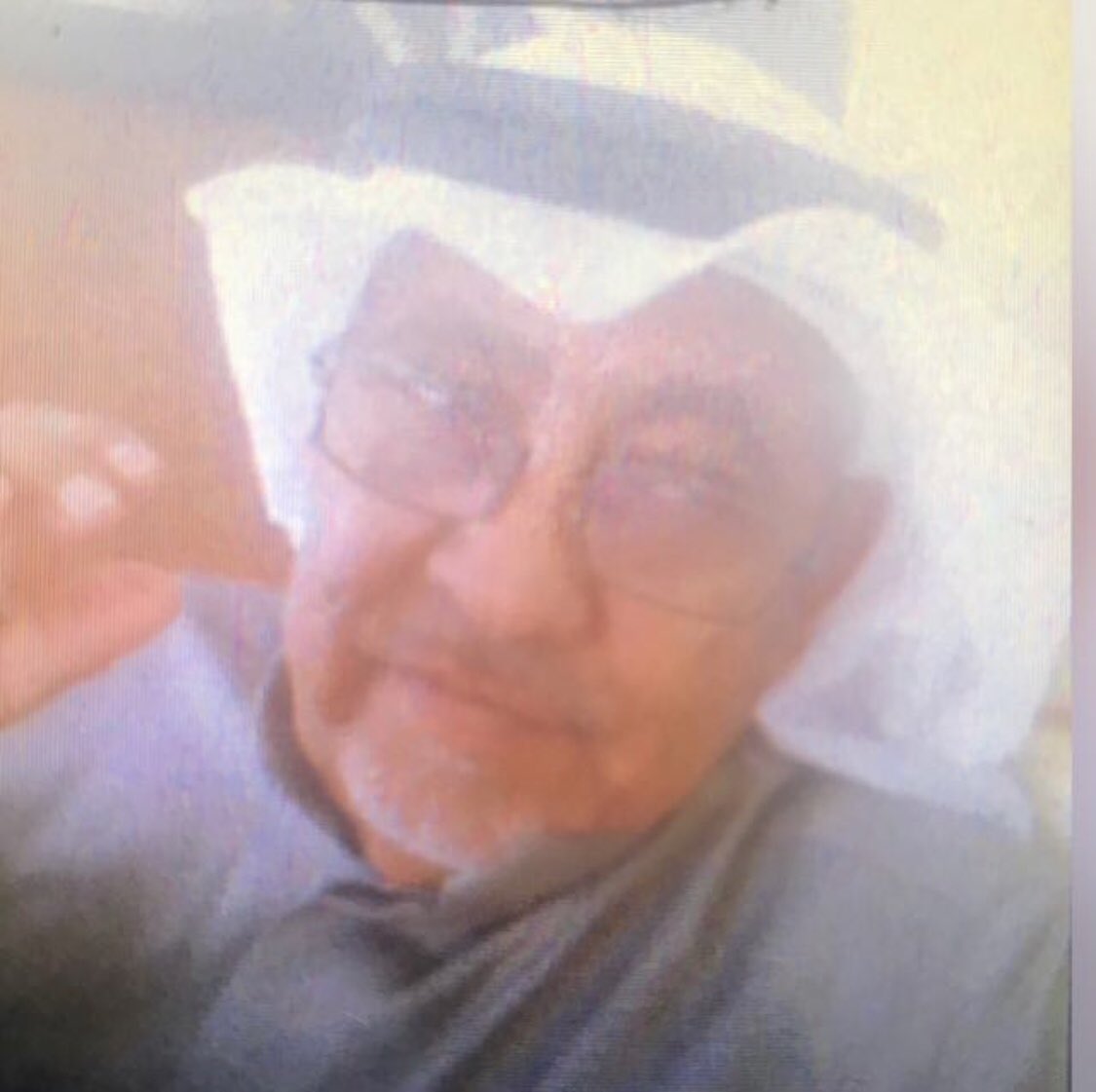 ShaheenAlzbne's tweet image. بقلوب صابرة مؤمنة .. انتقل إلى رحمة الله تعالى والدي  محمد رشيد الزبني الرشيدي
أسأل الله أن يرحمه ويغفرله وأن يسكنه فسيح جناته ويبدله داراً خير من داره وأهلاً خيراً من أهله....الدفن غدا الخميس بعد صلاة العصر مقبرة الصليبيخات والعزاء فقط بالمقبرة ....ادعوله تكفون بالمغفره والرحمه