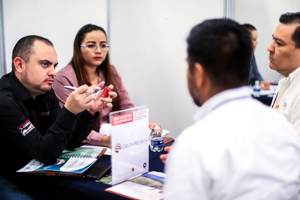 ClusterDeSonora's tweet photo. En el marco de la ExpoIndustrial 2019 se lleva a cabo el Encuentro de Negocios de @CanacintraHmo y @ClusterDeSonora 

Este espacio reúne a compradores del sector industrial y minero con proveedores locales
Participan como demandantes 13 de nuestros socios. https://t.co/c527YV3Ctu